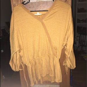 OSC  mustard yellow peasant top size small medium